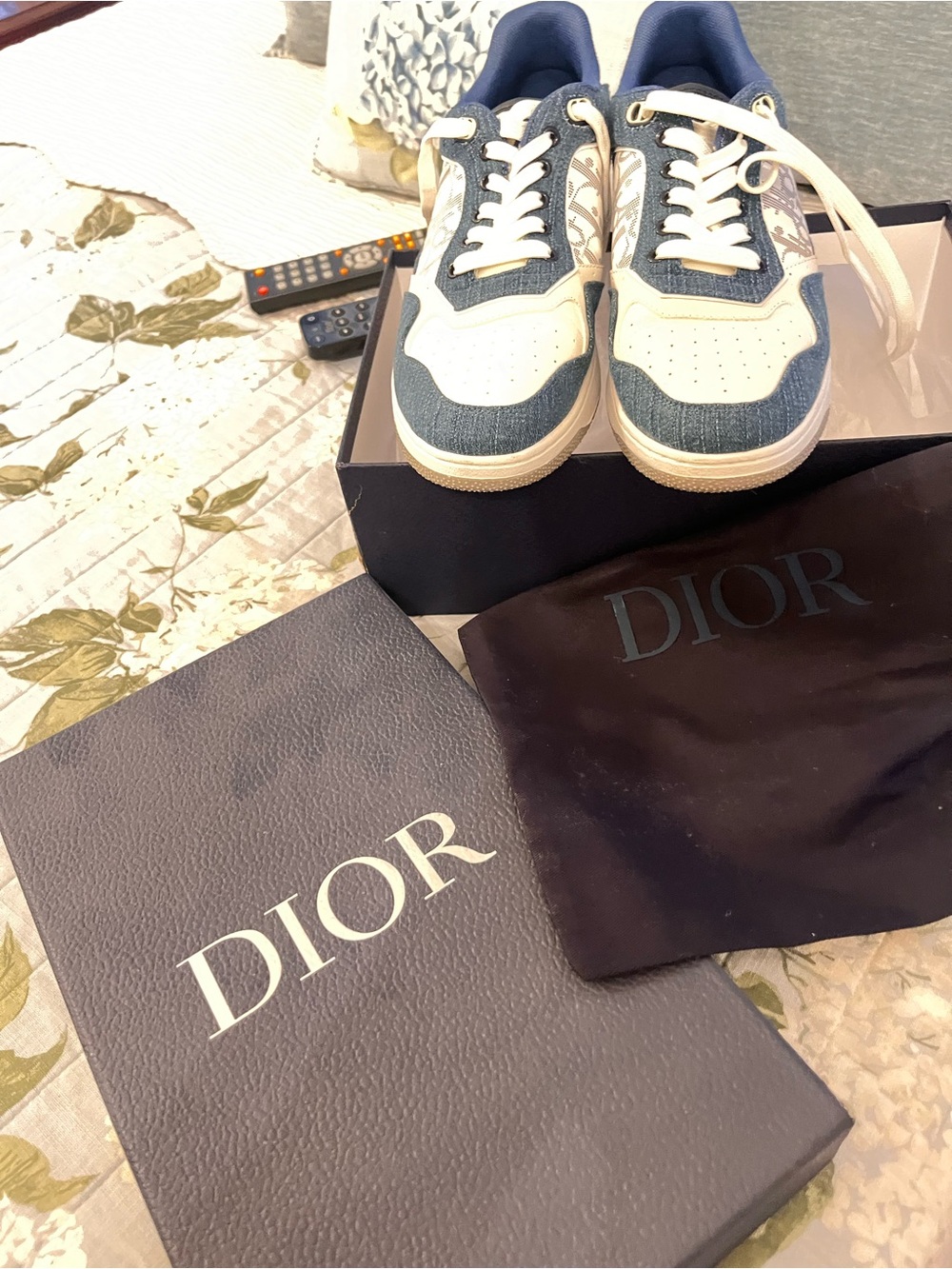 Preowned Dior Men’s Low-Top Sneakers in White and Denim Blue size 42 or US9